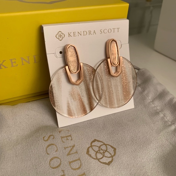 Kendra Scott Jewelry - Kendra Scott Didi earring in rsg/rsg dusted glass